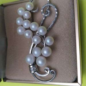 VINTAGE STERLING SILVER BROOCH WITH GENUINE FRESHWATER PEARLS